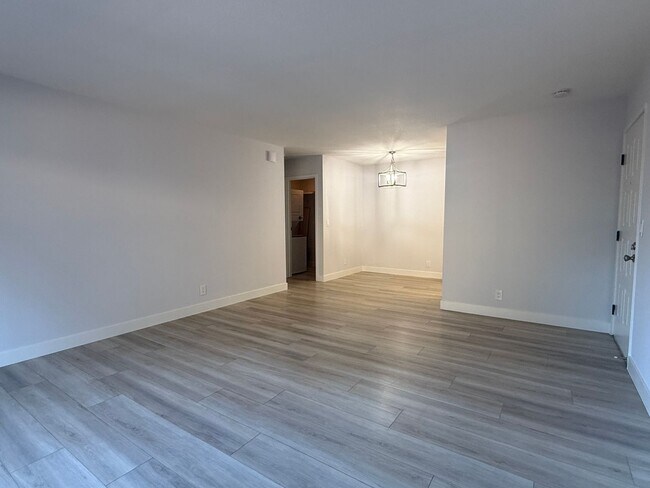 Building Photo - Upstairs Remodeled 1 Bedroom 1 Bath South San Jose Condo