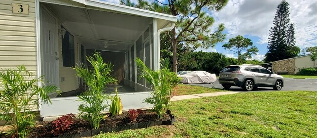 Building Photo - 560 7th Pl