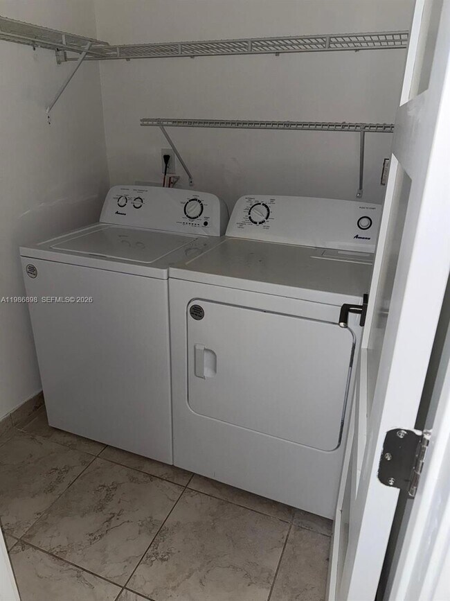 Building Photo - 8933 SW 123rd Ct