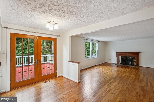 Building Photo - 10641 John Ayres Dr