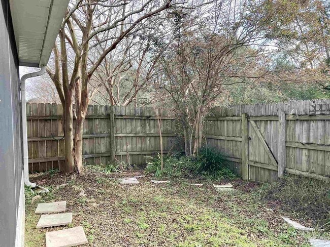 Building Photo - 2470 Trailwood Dr