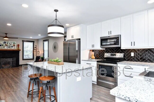 Building Photo - 105 McMakin Dr