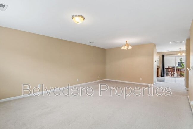 Building Photo - 39 Ackland Dr