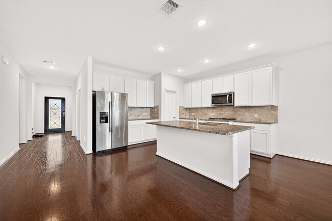 Building Photo - 8114 Royal Palm Ct