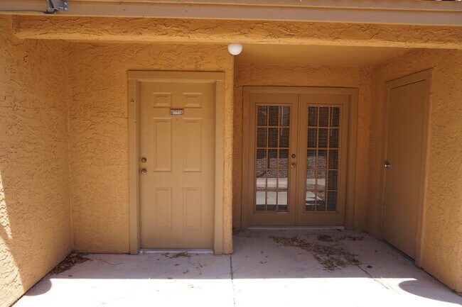 Building Photo - 2 Bedroom Condo in Great South Phoenix Location!