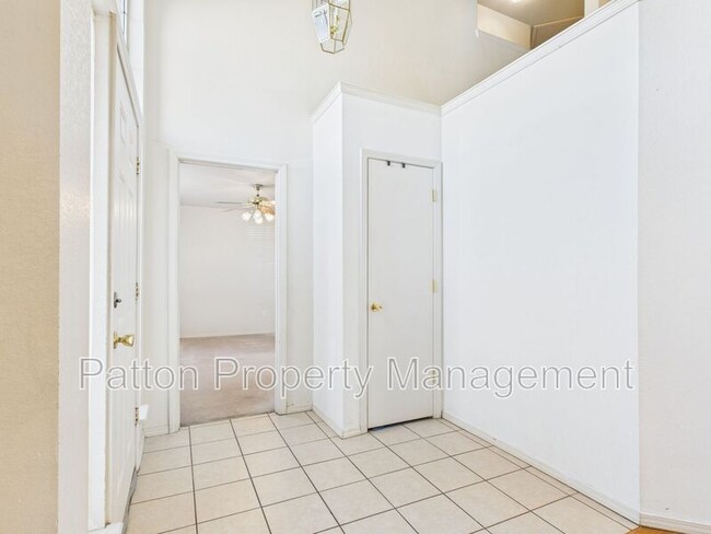 Building Photo - 1111 Pikes Peak Dr