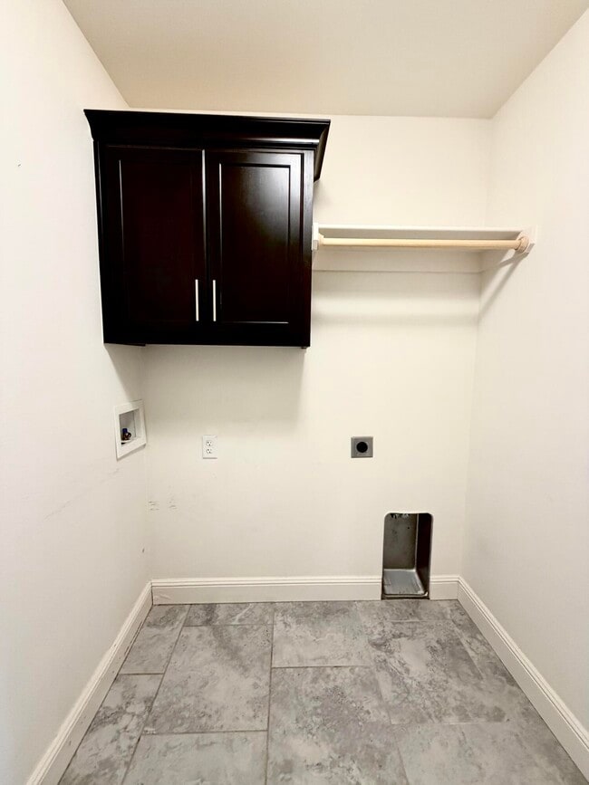 Building Photo - 2108 Birdie Ln