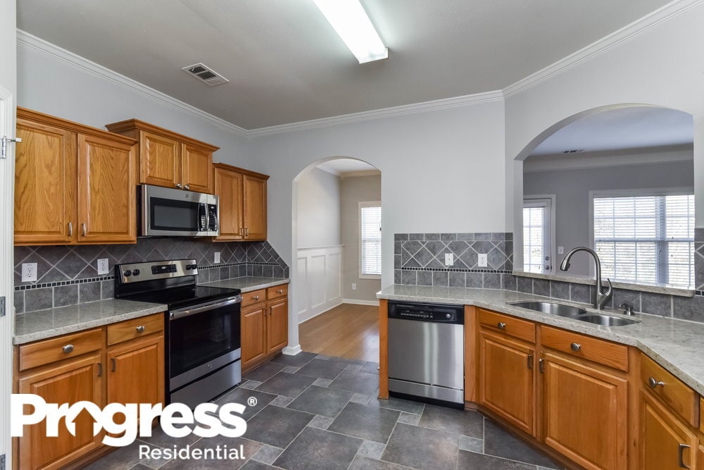 Building Photo - 6522 Silk Tree Pointe