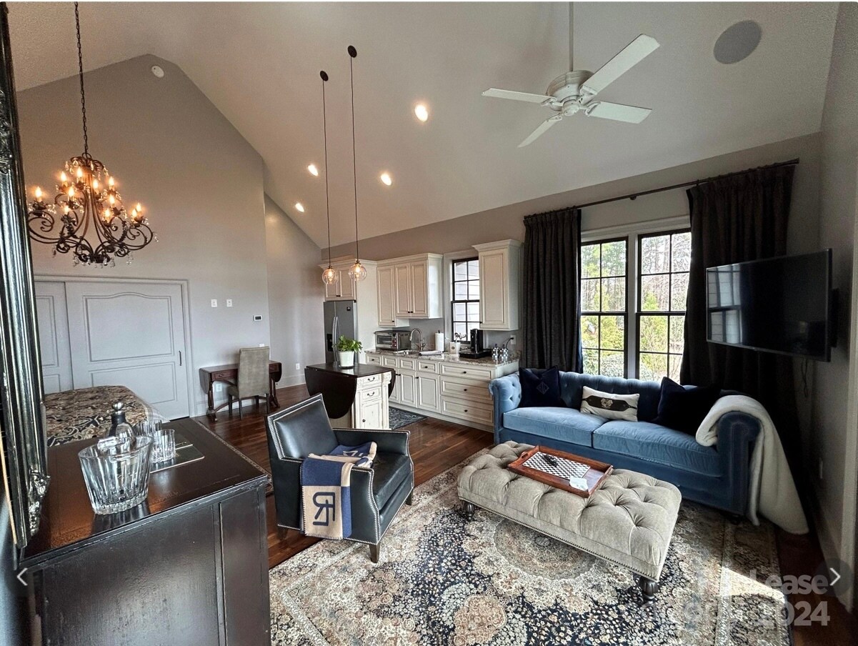 Building Photo - 17120 Belle Isle Dr