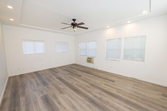 Building Photo - 3BR/2BA home with bonus room & additional ...