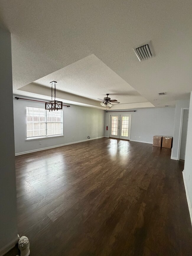 Building Photo - 109 Yuri Dr