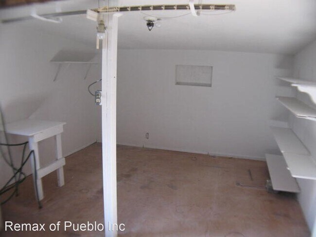 Building Photo - 3 br, 1.5 bath House - 2039 RIDGEWOOD LANE
