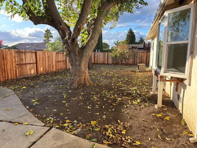 Building Photo - "Charming 3-Bed Oasis with Scenic Views & ...