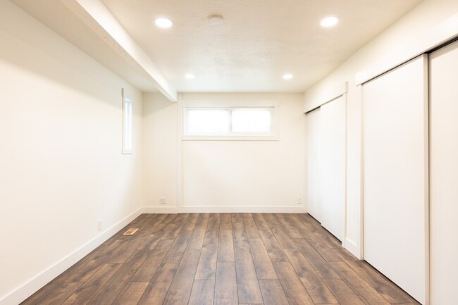 Building Photo - 1409 E 8425 S