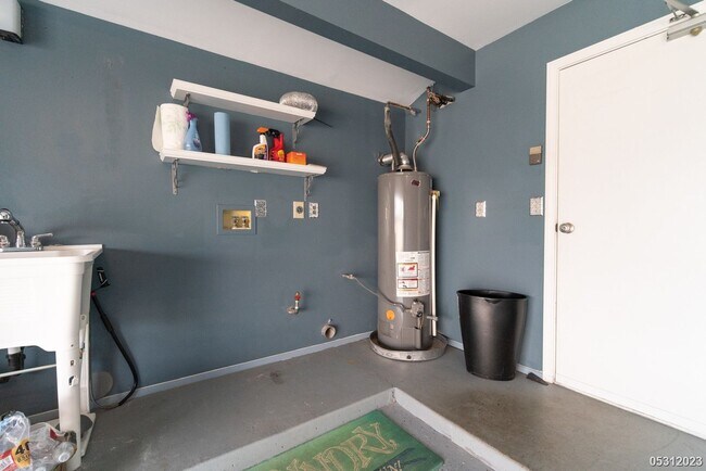 Building Photo - $4,200 | 3br/2ba Single Family Home in Kum...