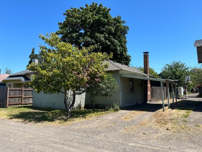 Primary Photo - 809 SW 6th St