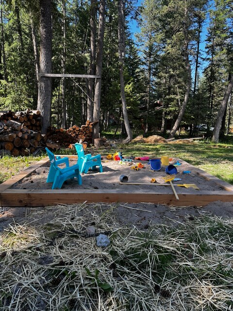 Children's saandbox - 128 Mallard Loop