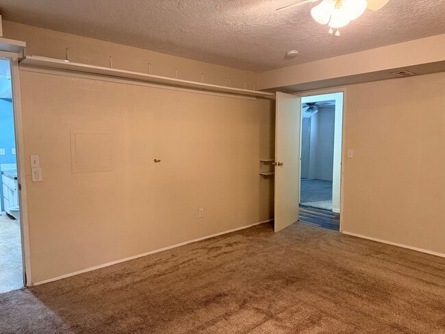 Building Photo - Great Post Falls Location!