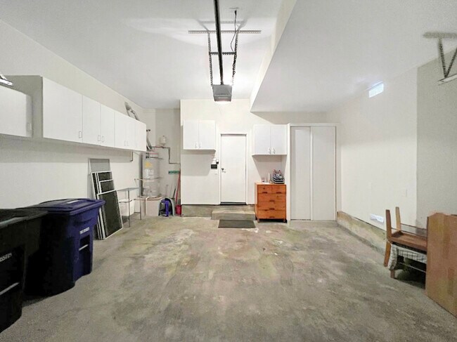 Building Photo - 9761 Claiborne Square