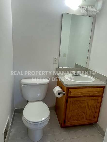 Building Photo - 5560 Seabreeze Ln