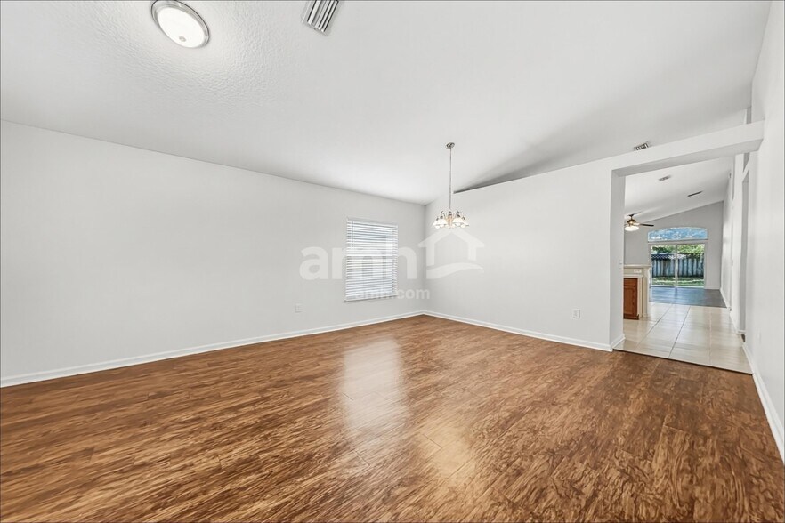 Building Photo - 1312 River City St