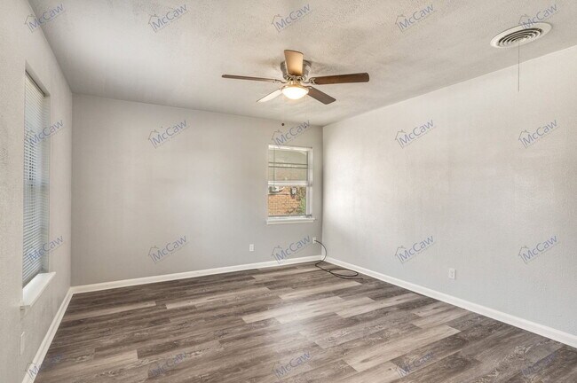 Building Photo - 811 Vogel St