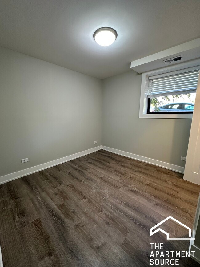 Building Photo - 918 Crain St