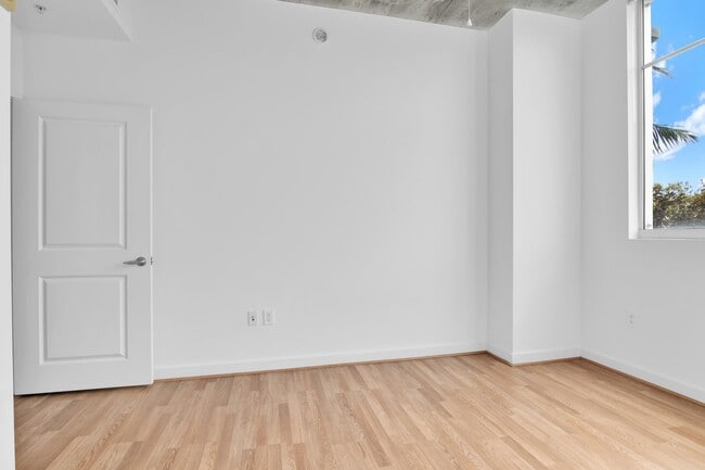 Building Photo - 300 S Australian Ave