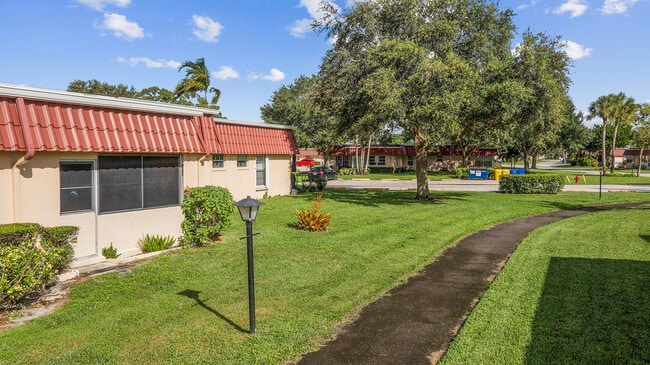 Building Photo - 811 Salem Ln