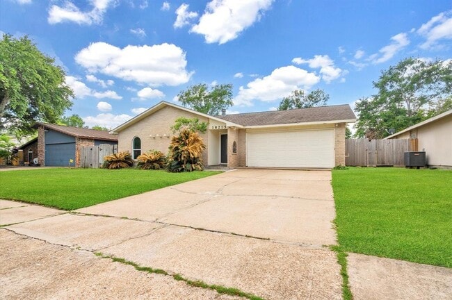 Building Photo - 18215 Navajo Trail Dr