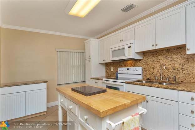 Building Photo - 120 Cypress Club Dr