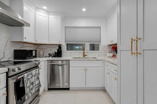 Building Photo - 401 Briny Ave