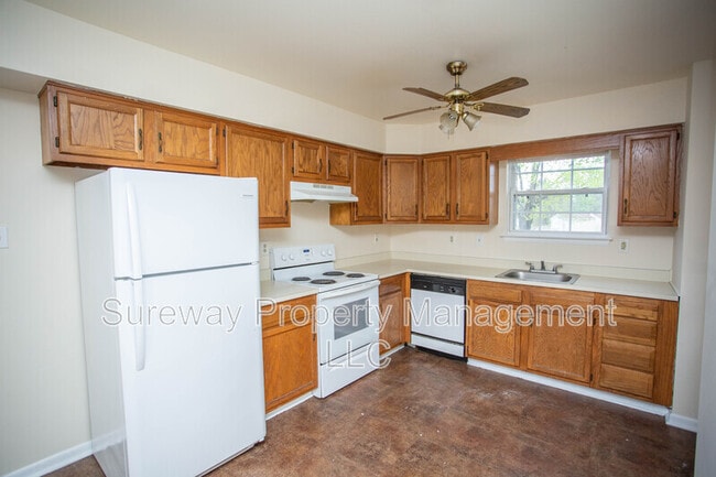 Building Photo - 5729 Irving Ave