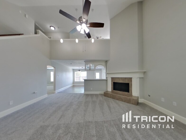 Building Photo - 18432 Sunrise Oaks Ct