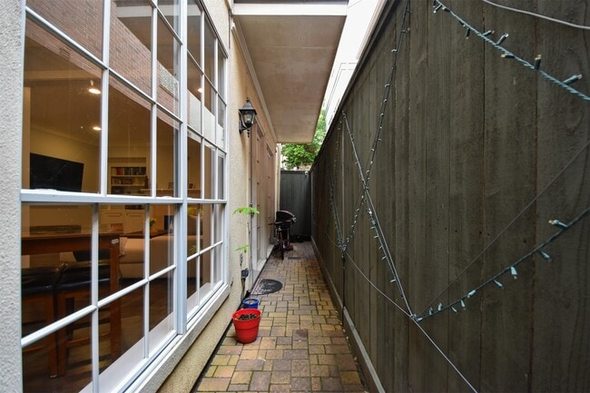 Building Photo - 3226 Pemberton Cir Dr