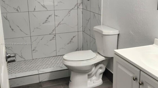 Building Photo - 1651 SE 28th Ct