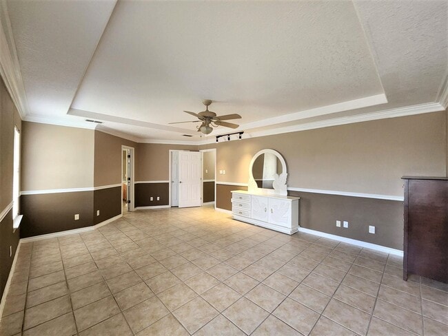Building Photo - 301 Quail Creek Dr