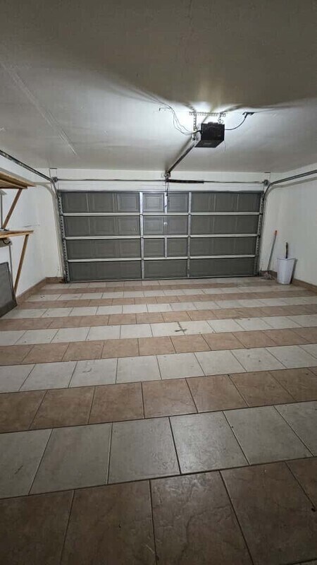 Building Photo - 711 S Roca St