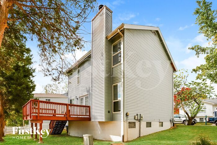 Building Photo - 215 Coachman Way