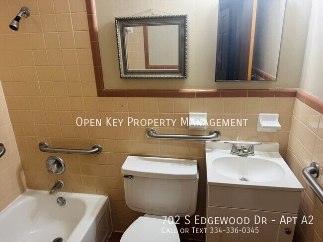 Building Photo - 702 S Edgewood Dr