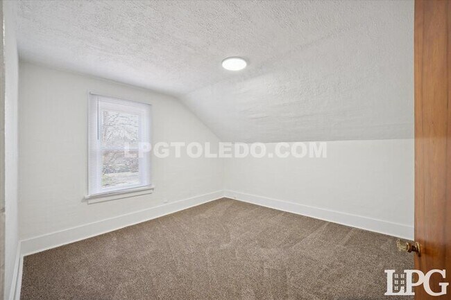 Building Photo - 5455 Douglas Rd