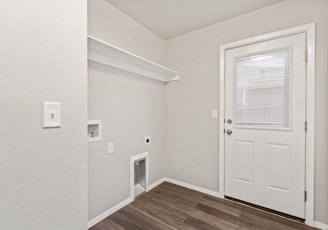 Building Photo - Available Now! 3-Bed, 2-Bath Duplex with Full-Service Lawn Care in Lawlis Ranch