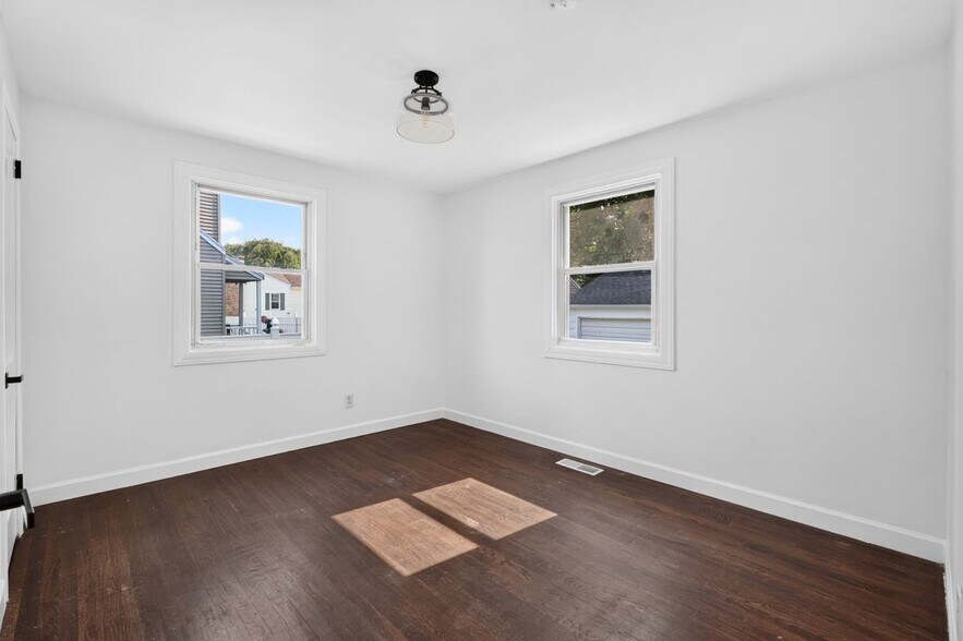 Building Photo - 11 Stratfield Pl