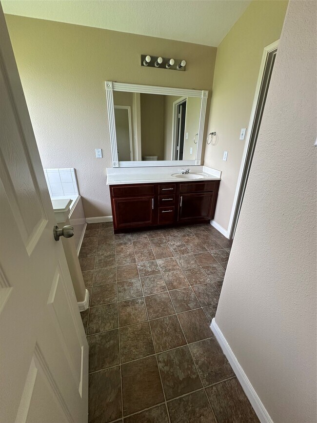 Building Photo - 11750 Pinemeade Ln