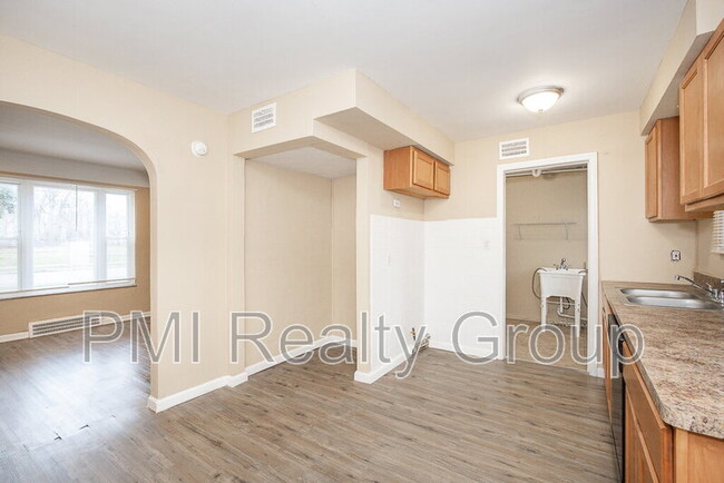 Building Photo - 645 Babbitt Rd