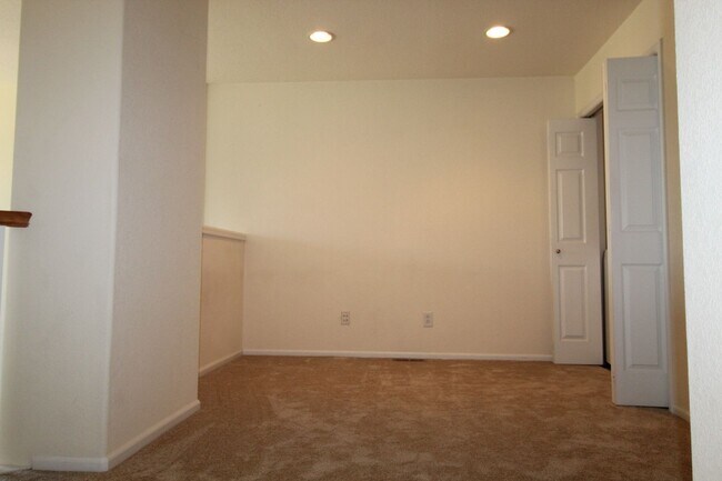 Building Photo - Wonderful Townhome in Harvest Park Southeast Ft. Collins