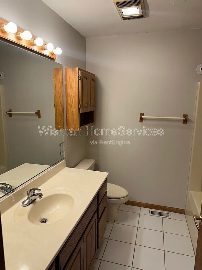 Building Photo - 948 Oakview Dr