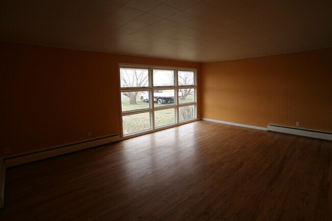 Building Photo - Single Family Home off Frontage Rd!