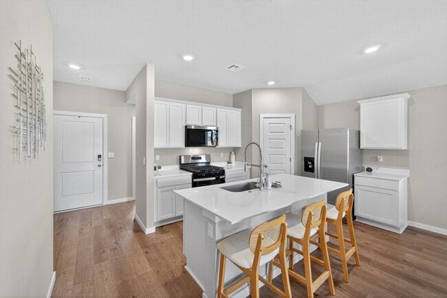 Building Photo - 405 S 85th St