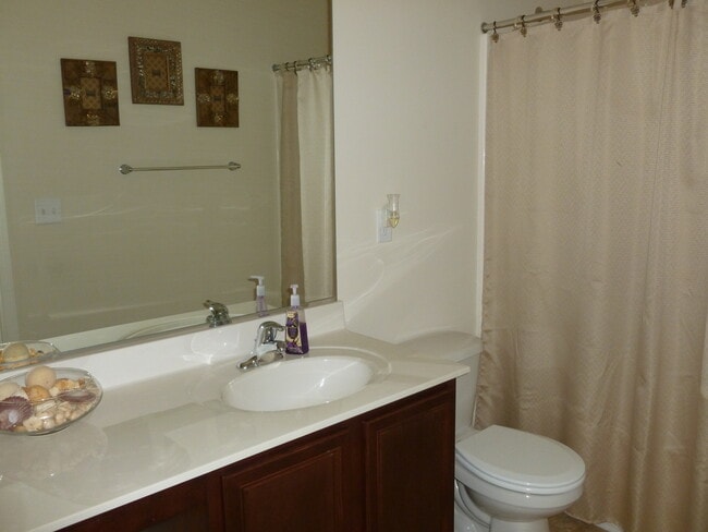 Building Photo - 203 Linfoot Ct